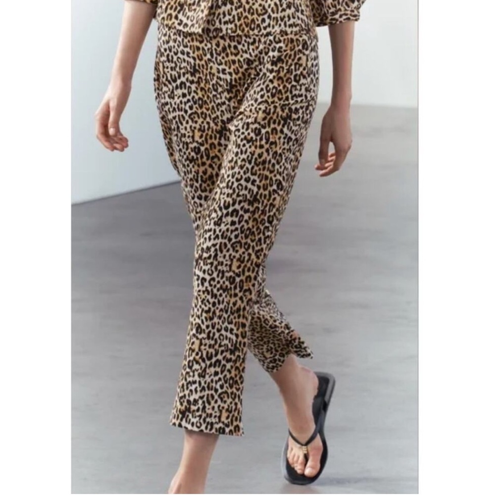 Zara Leopard Print cropped pants size medium.